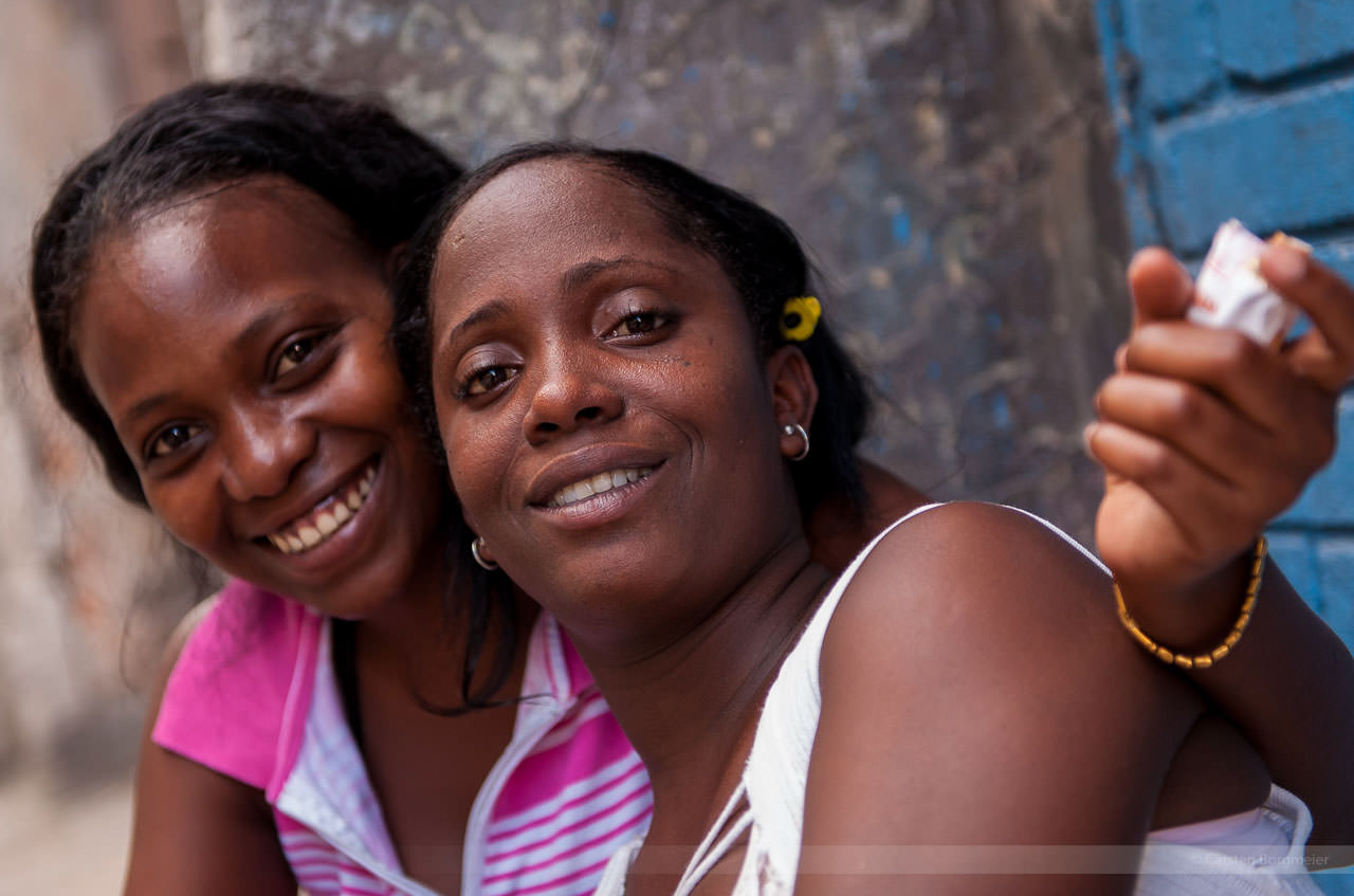 Junge Frauen in Havannas Altstadt, fotografiert am 27. Mai 2009.