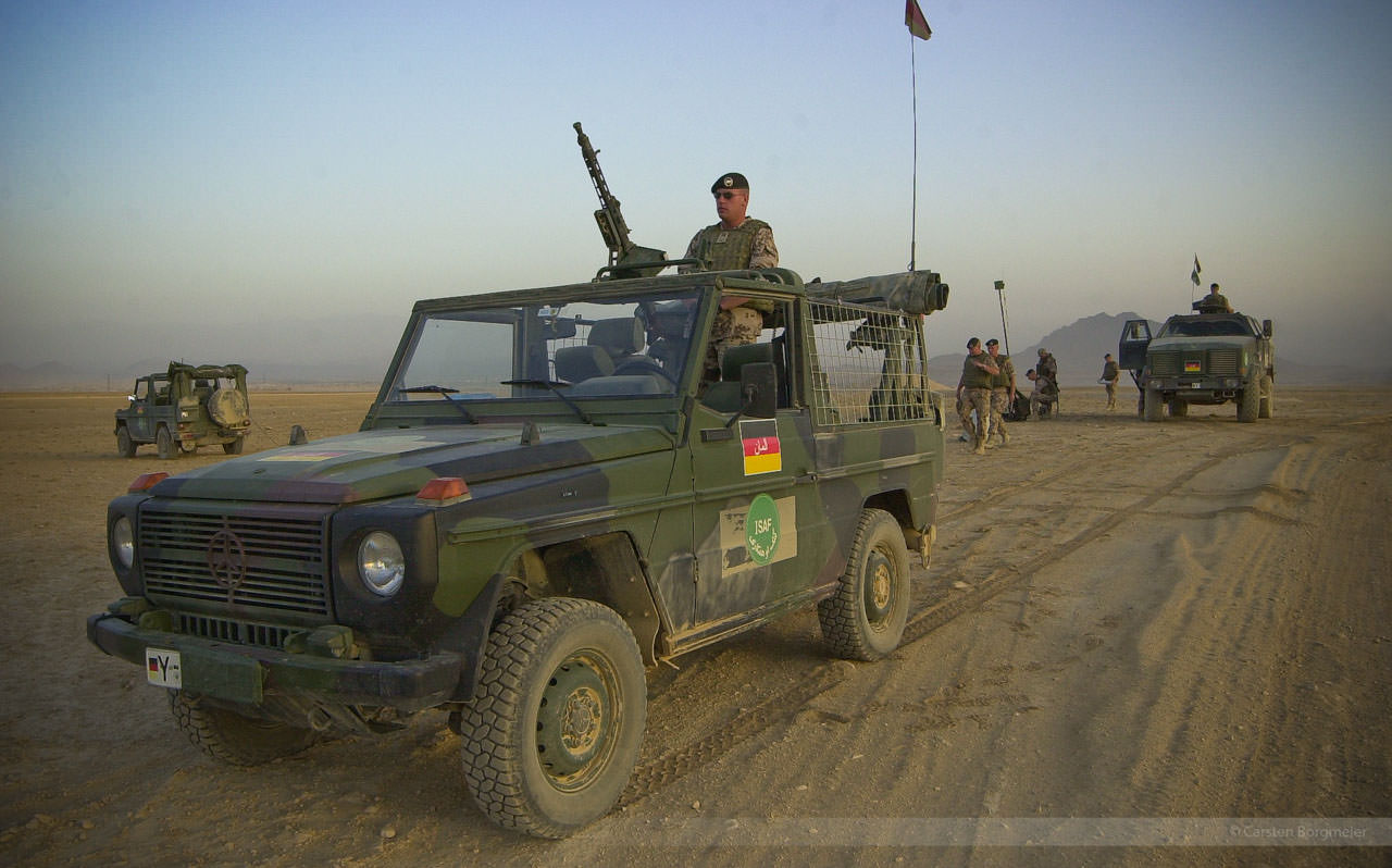 Der Start einer Aufklärungsdrohne wird vorbereitet, Afghanistan 2004